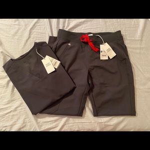 NWT Charcoal Zamora + Casma Figs scrub set - small